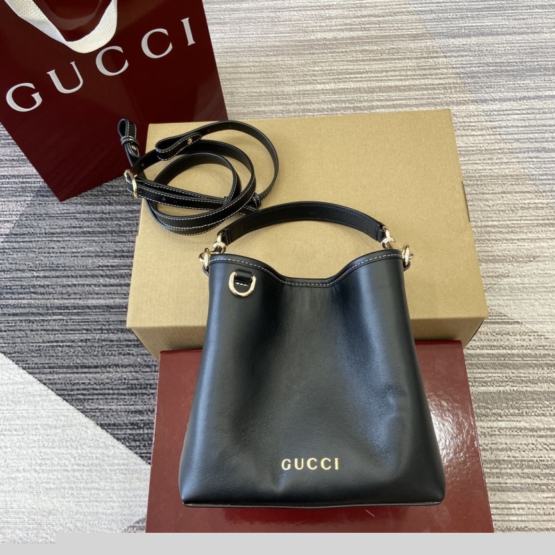 G*u*i bucket bags